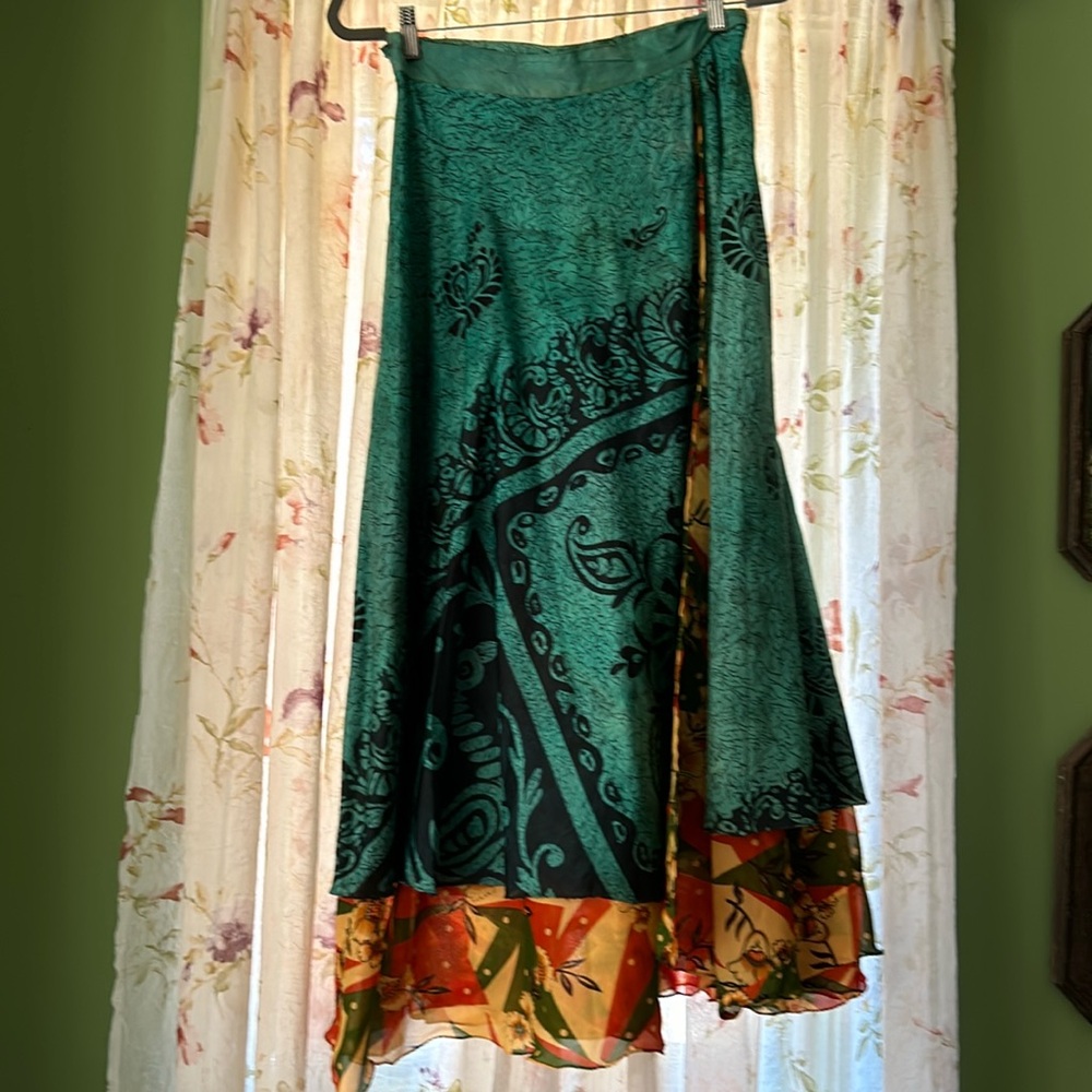 Kariza, Reversible wrap around skirt. Multicolor print. One size.